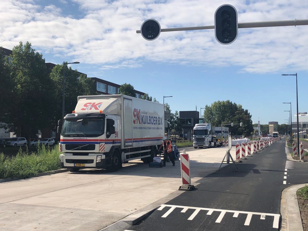 Aanstralen betonnen busbaan in Utrecht